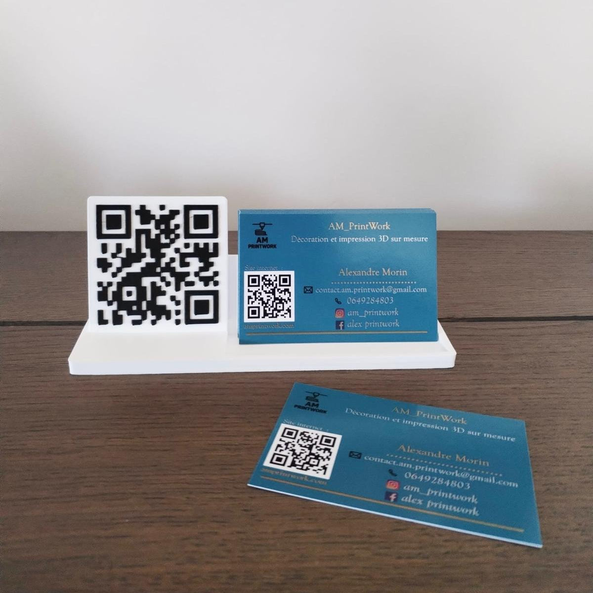 Porte-Carte de Visite avec QR Code Personnalisé - Support en Impression 3D pour Professionnels et Commerces.